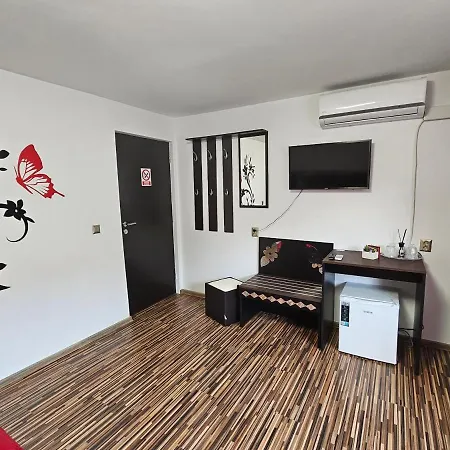 Casa Laur Guest house *