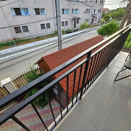 Casa Laur 게스트하우스 술리나